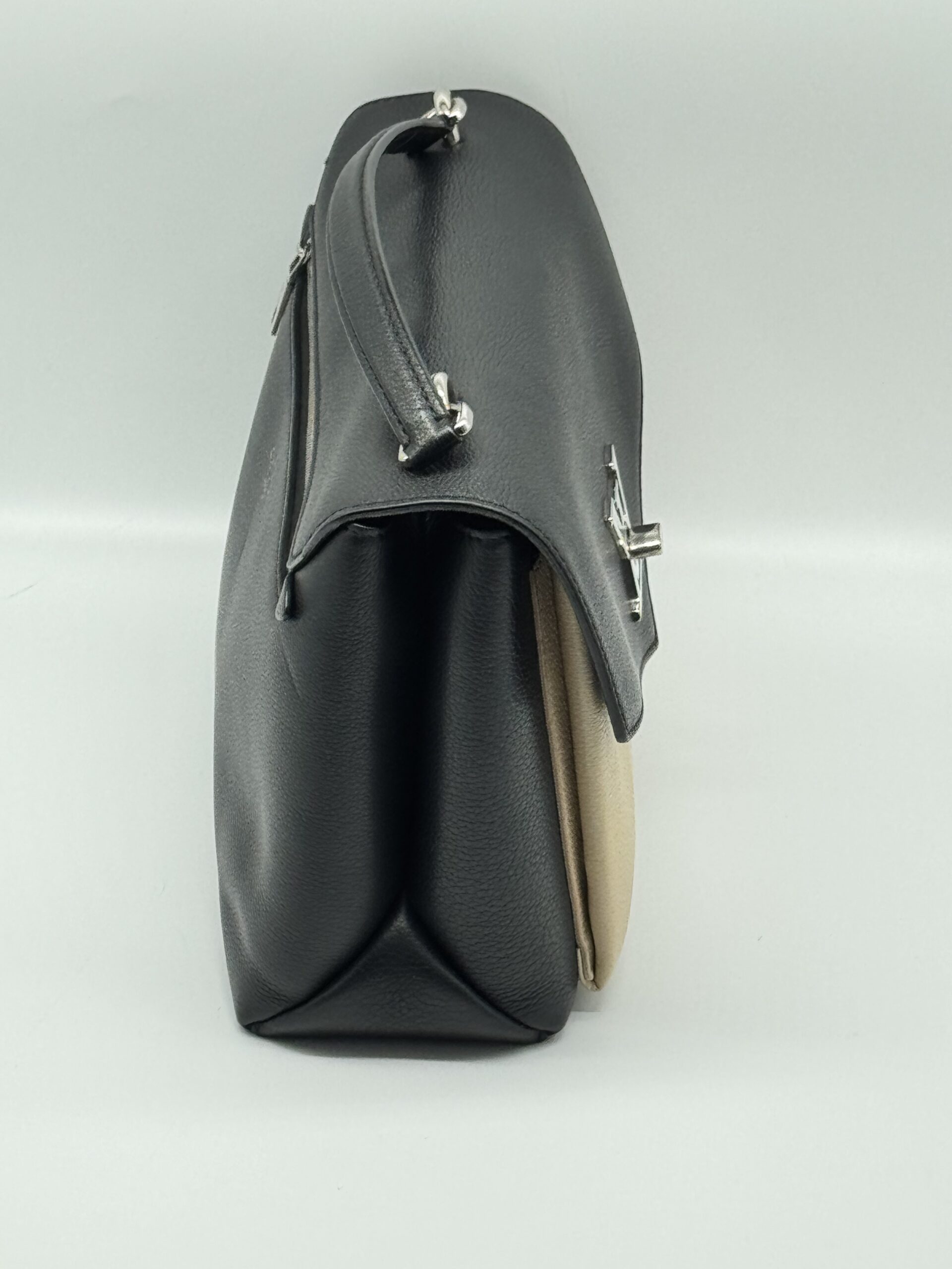 Pre Owned LOUIS VUITTON Lock Me MM Top Handle Bag