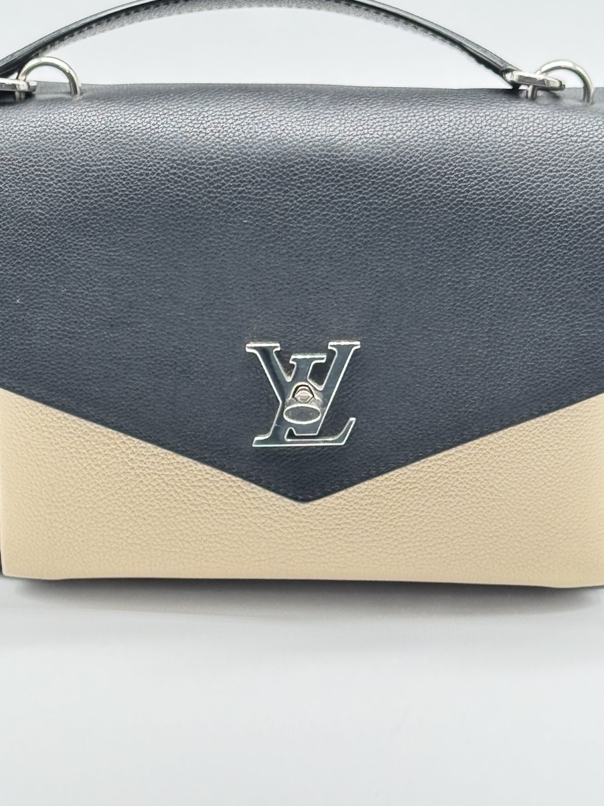 Pre Owned LOUIS VUITTON Lock Me MM Top Handle Bag