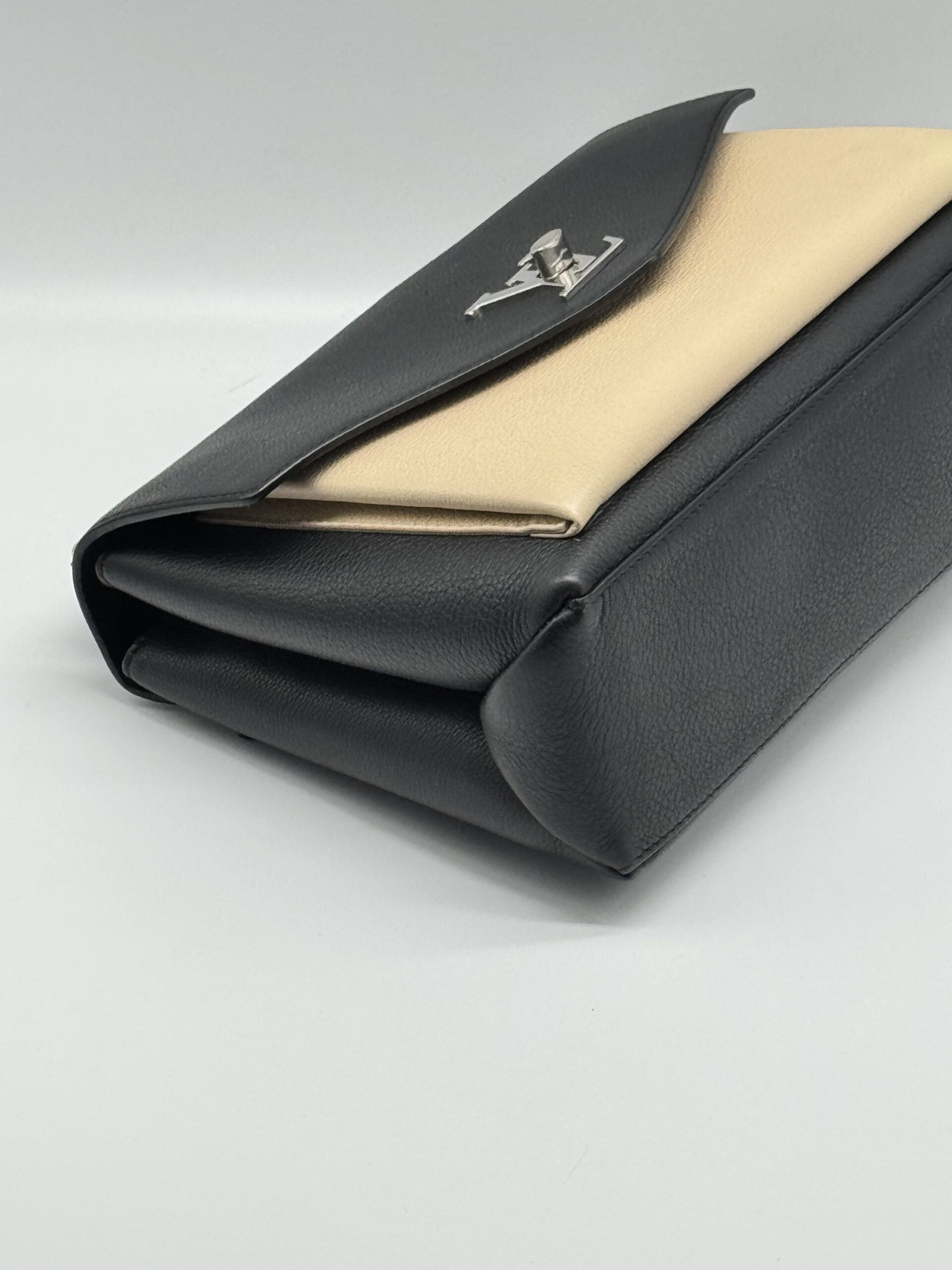 Pre Owned LOUIS VUITTON Lock Me MM Top Handle Bag