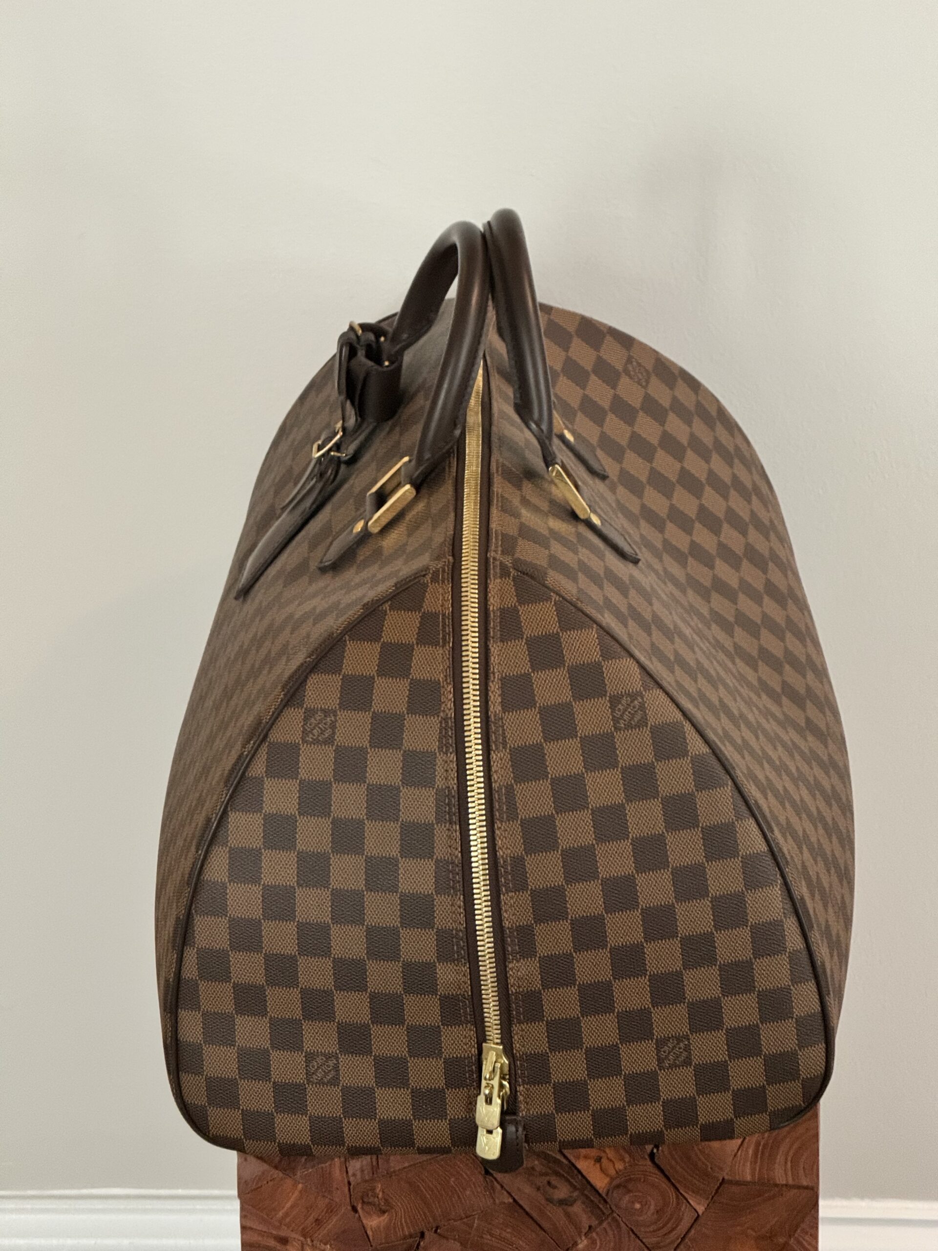 Pre Owned LOUIS VUITTON Riberia GM Damier Ebene & Limited Edition World Tour Toiletry Pouch 26