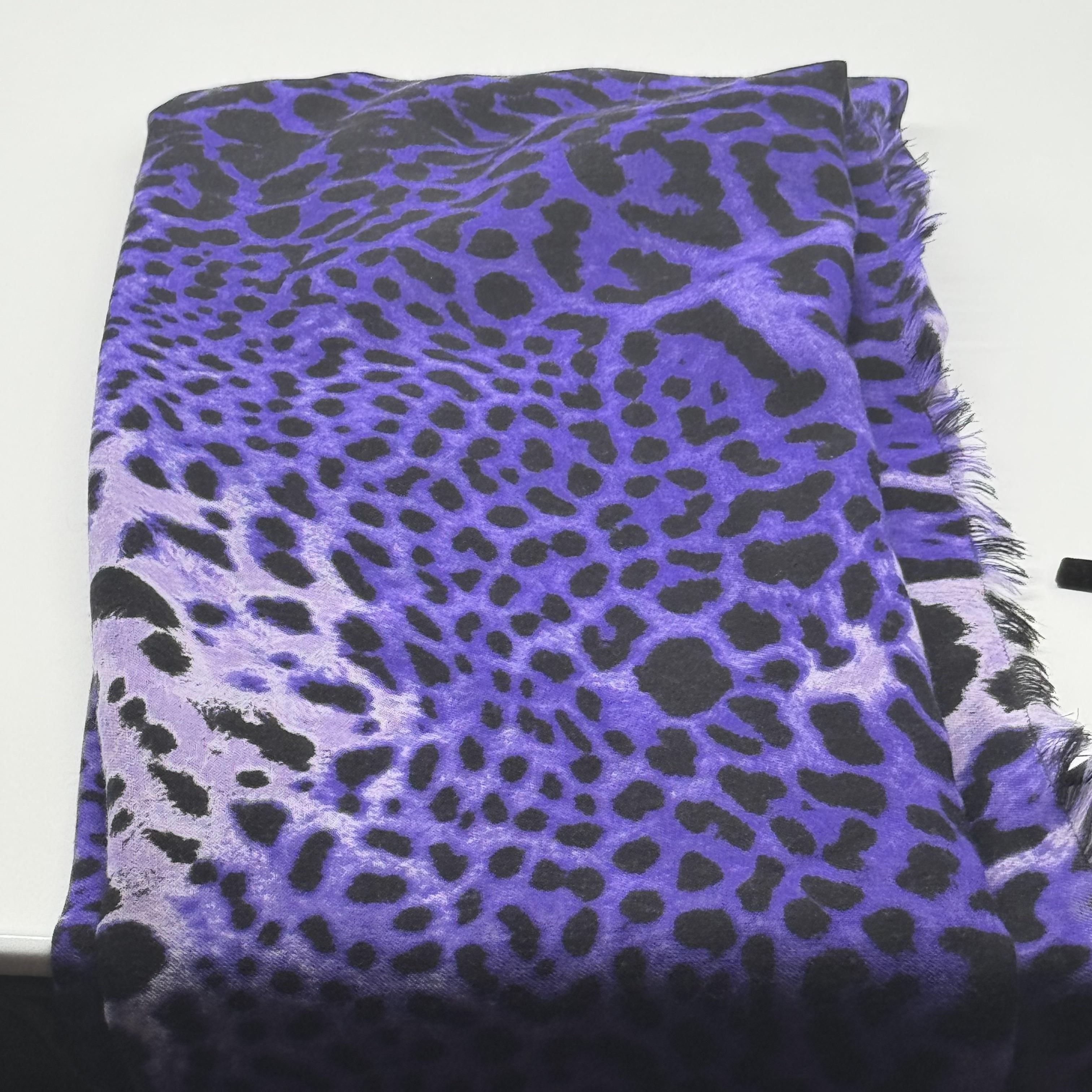 Pre-Owned Saint Laurent 70% Virgin Cashmere Square Scarf Leopard Print