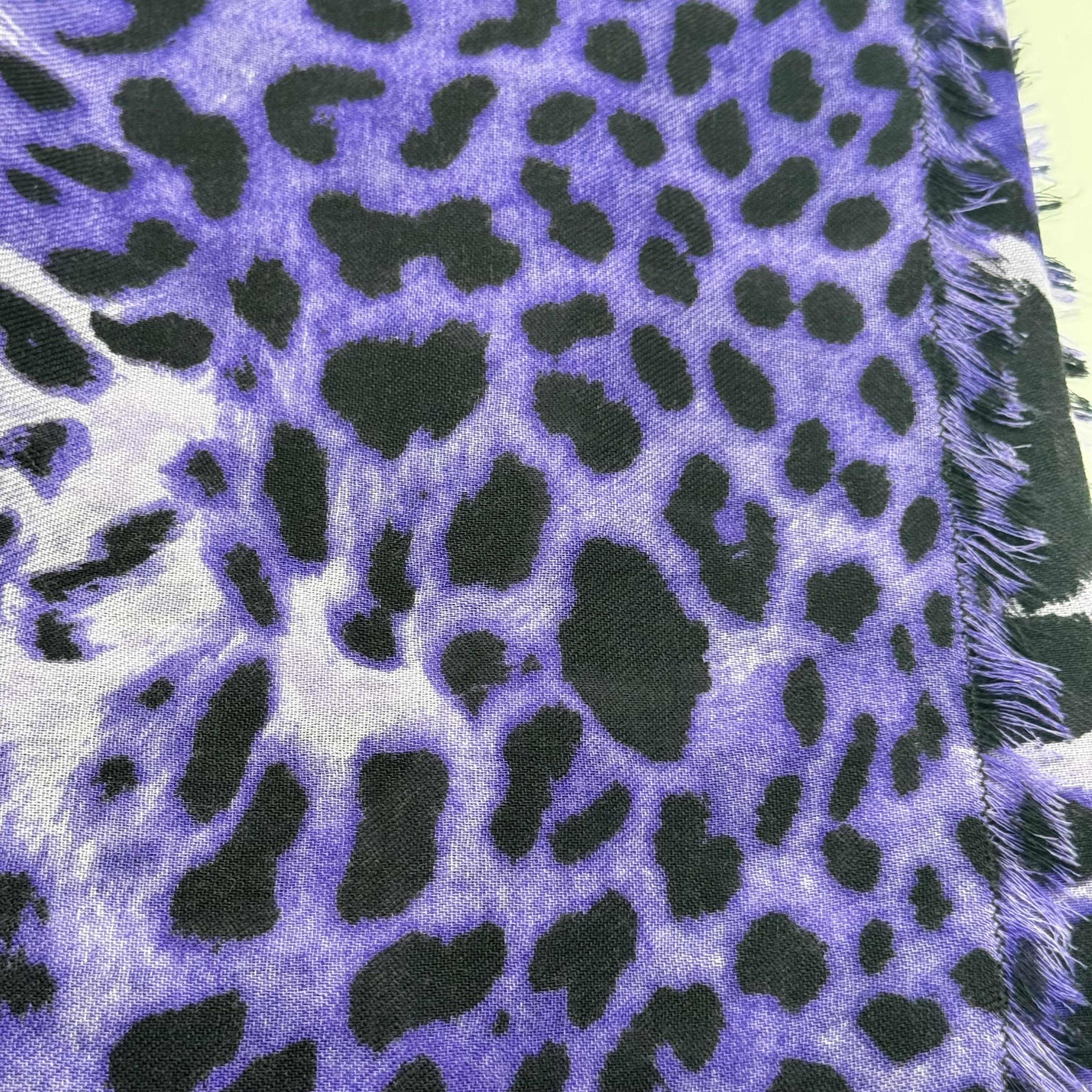 Pre-Owned Saint Laurent 70% Virgin Cashmere Square Scarf Leopard Print