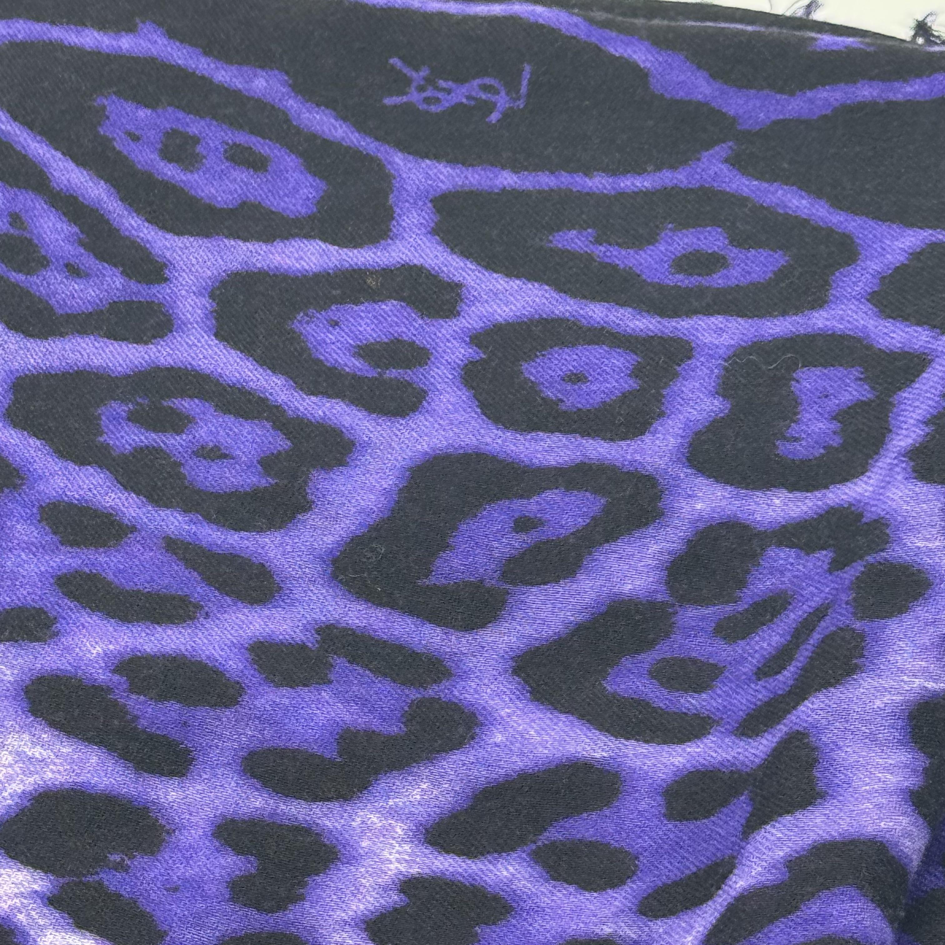 Pre-Owned Saint Laurent 70% Virgin Cashmere Square Scarf Leopard Print