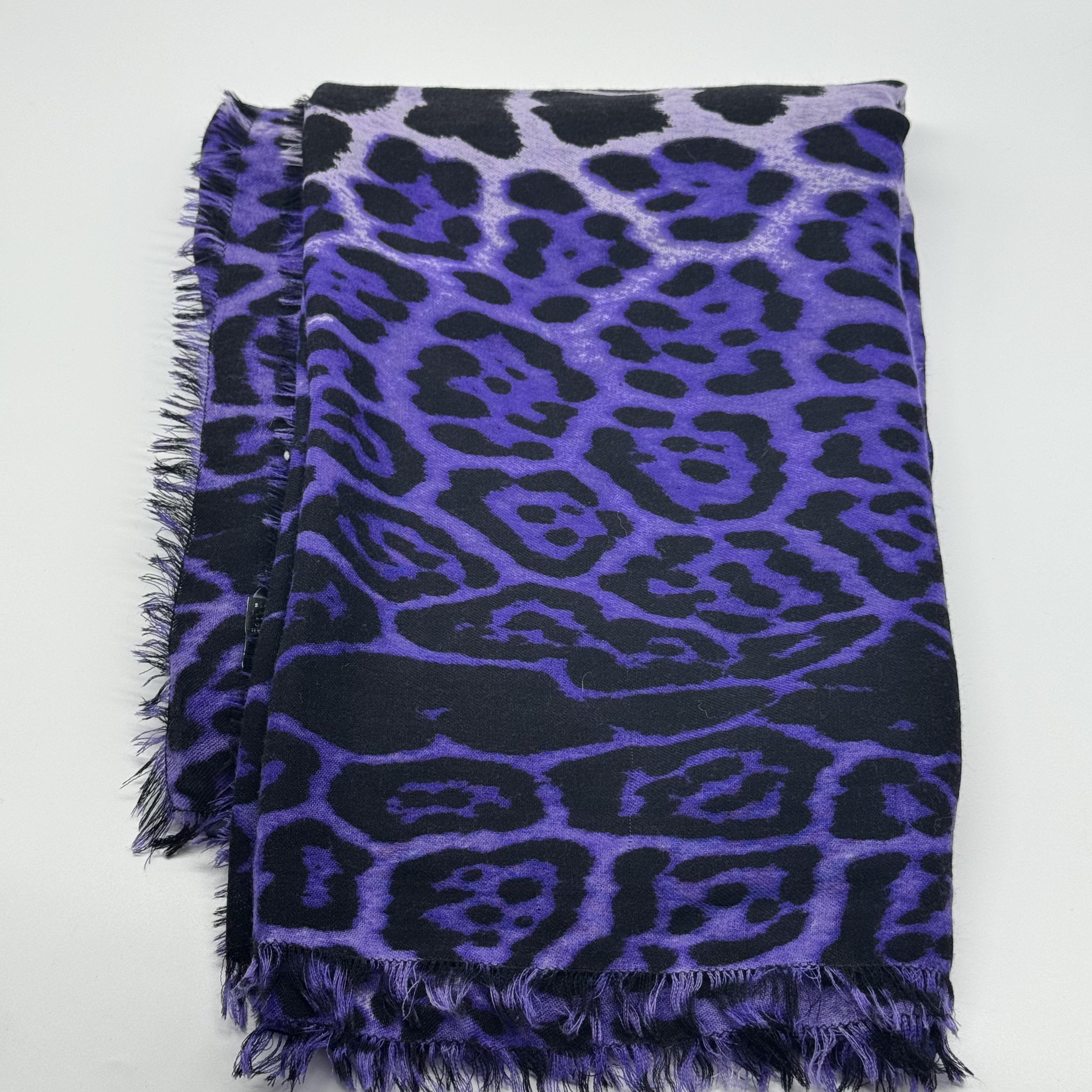 Pre-Owned Saint Laurent 70% Virgin Cashmere Square Scarf Leopard Print